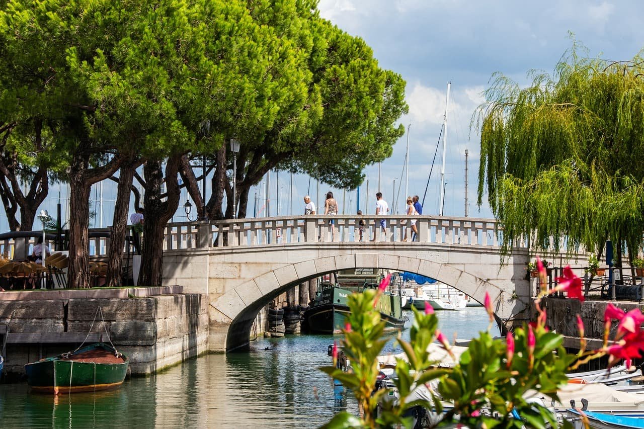 A Day in Sirmione: Art, Archaeology and Lakeside Beauty
